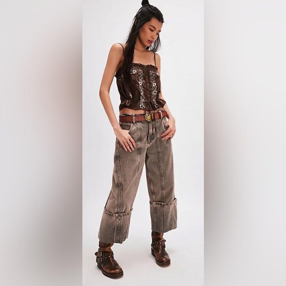 NWT FREE PEOPLE We The Free Olsen Cuffed Crop Barrel Jeans - Slate
$128